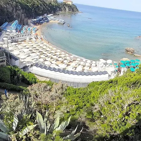 La Rosamare, Discesa Al Mare, Vicinissimo Al Centro, Posto Auto Tatil Evi Castiglioncello