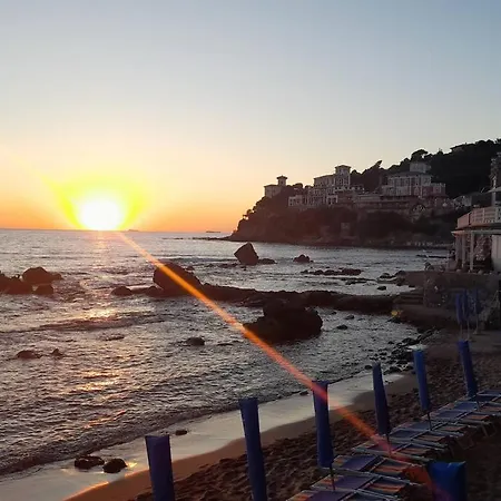 La Rosamare, Discesa Al Mare, Vicinissimo Al Centro, Posto Auto Tatil Evi Castiglioncello