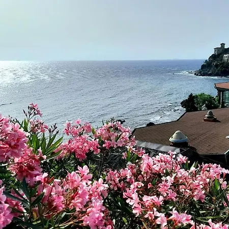La Rosamare, Discesa Al Mare, Vicinissimo Al Centro, Posto Auto Tatil Evi Castiglioncello